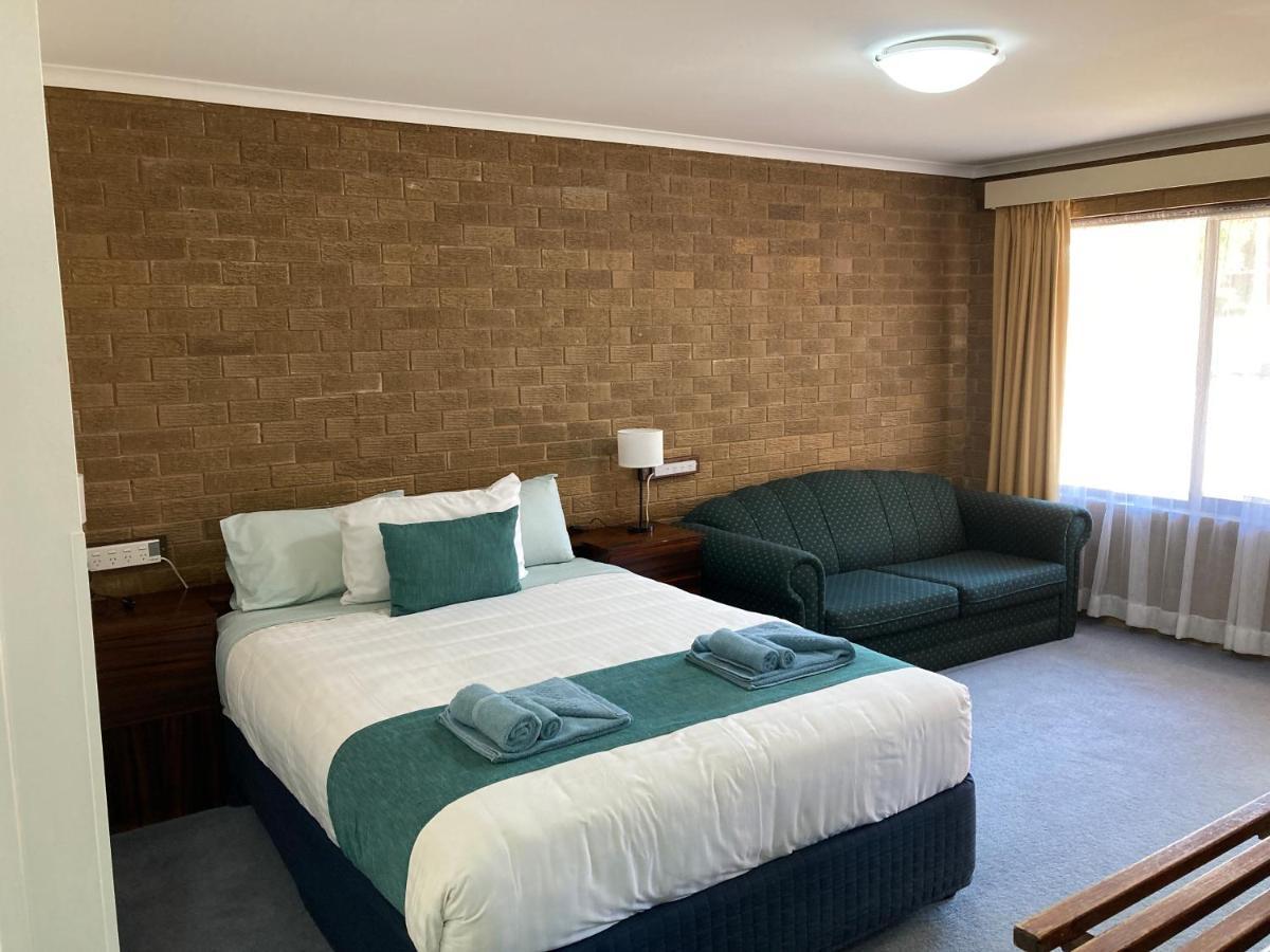 Camellia Motel Narrandera Bagian luar foto
