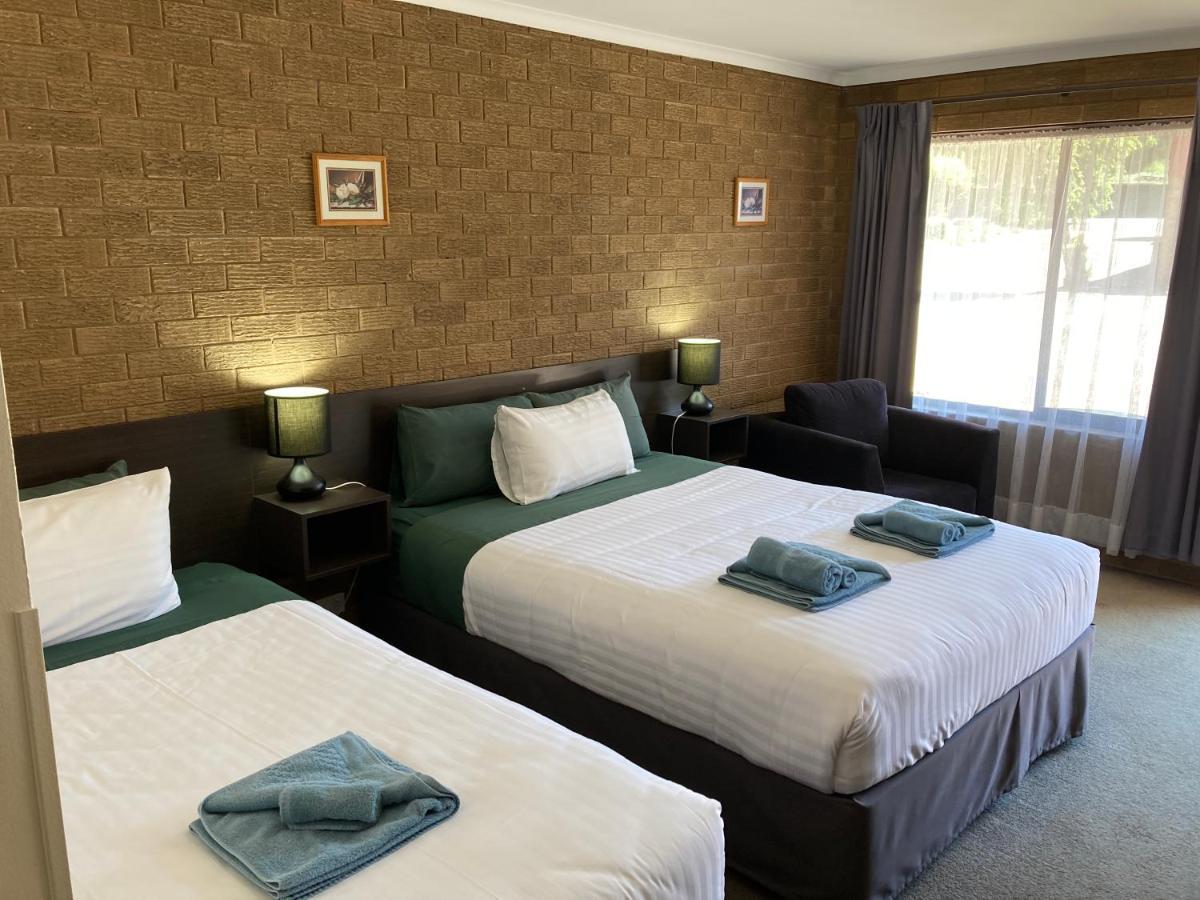 Camellia Motel Narrandera Bagian luar foto