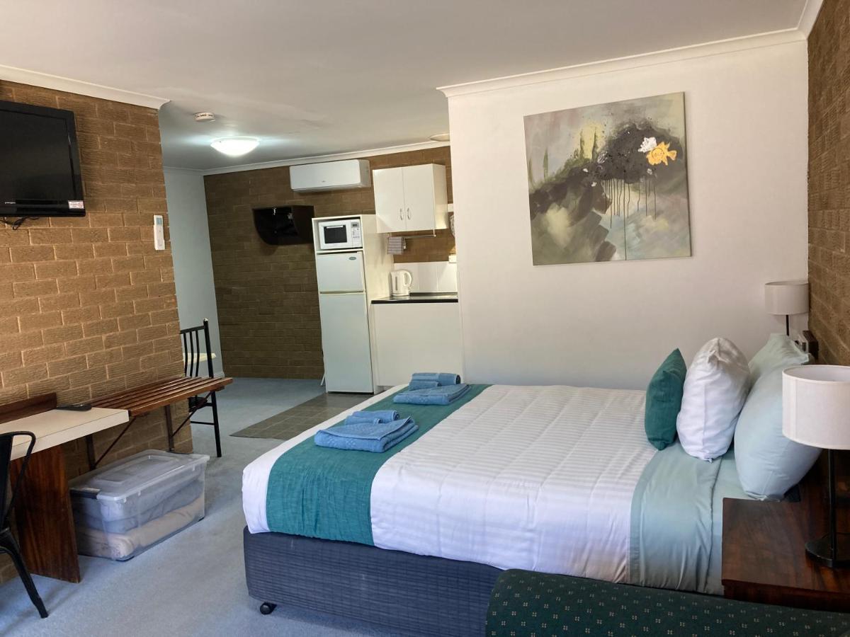 Camellia Motel Narrandera Bagian luar foto