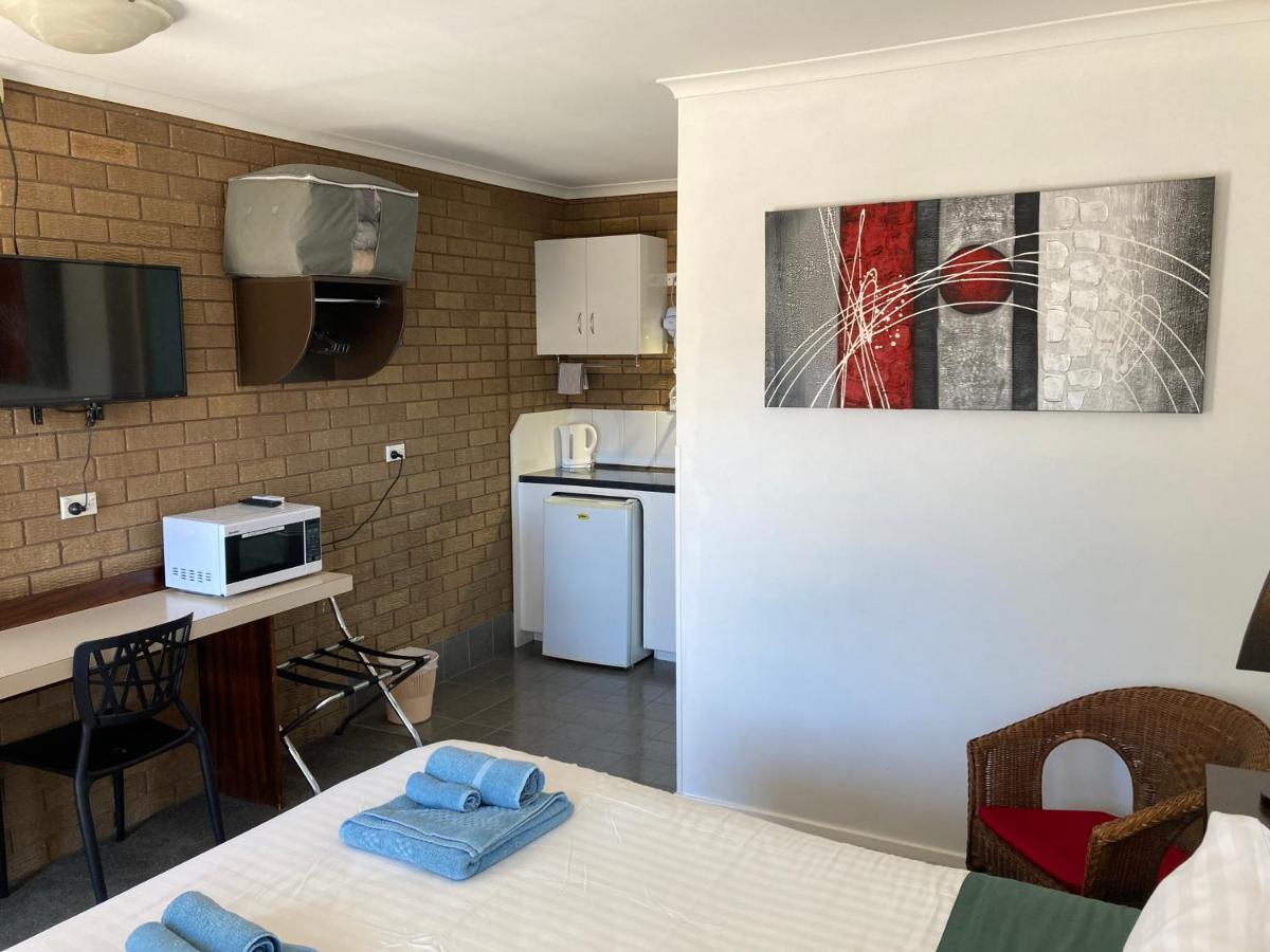 Camellia Motel Narrandera Bagian luar foto