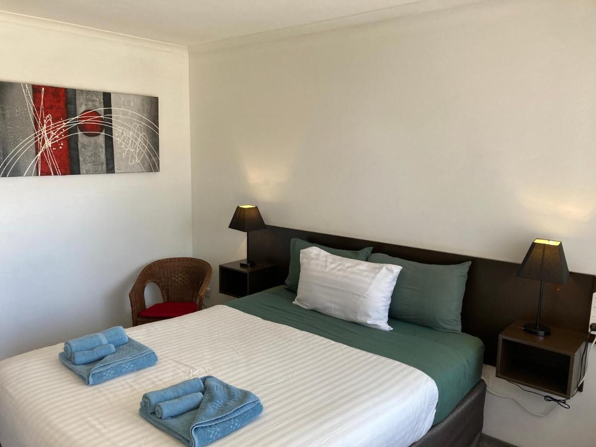 Camellia Motel Narrandera Bagian luar foto