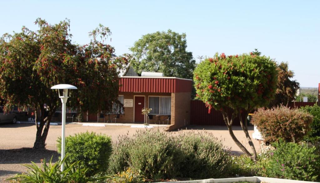 Camellia Motel Narrandera Bagian luar foto