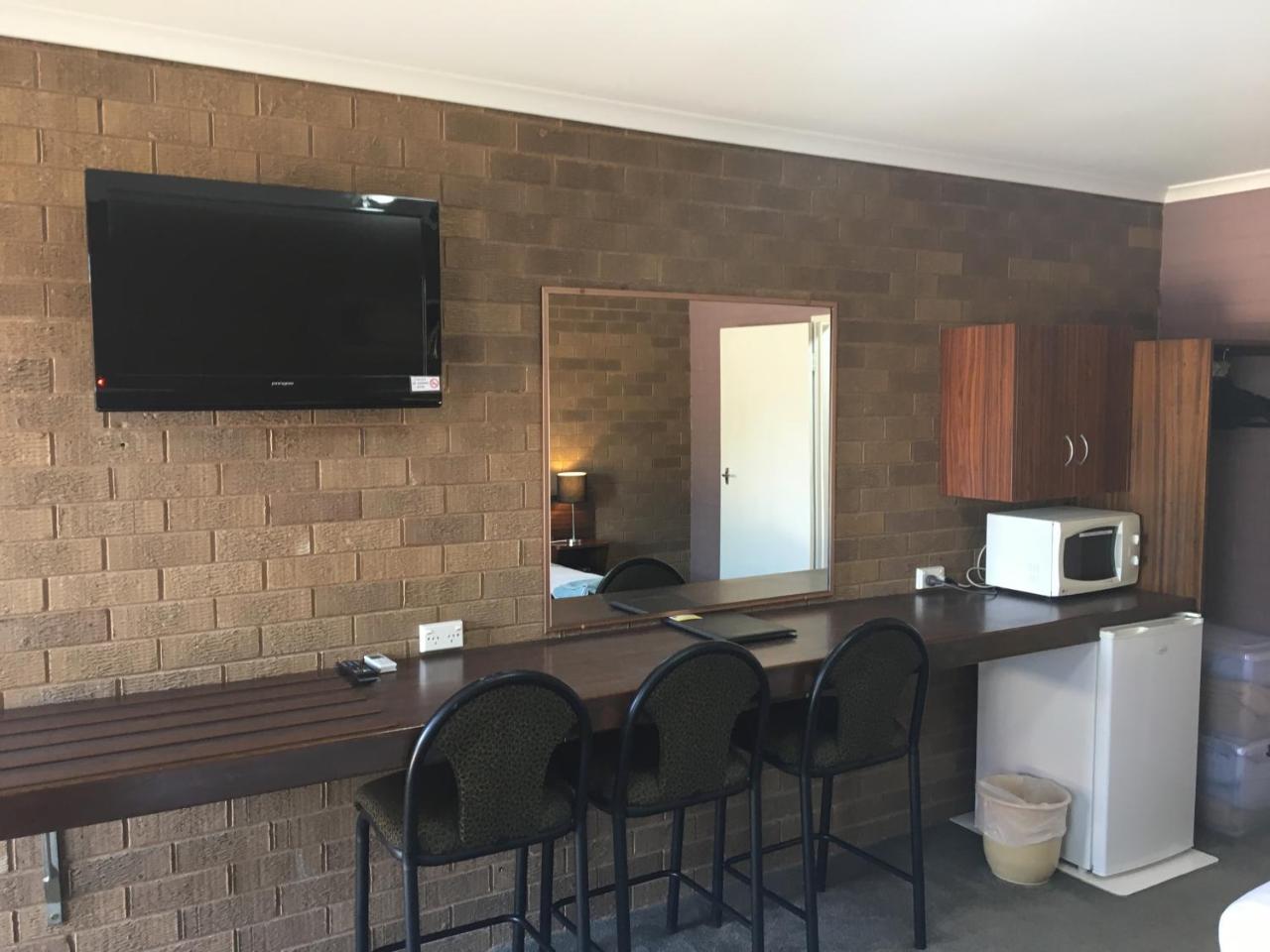 Camellia Motel Narrandera Bagian luar foto