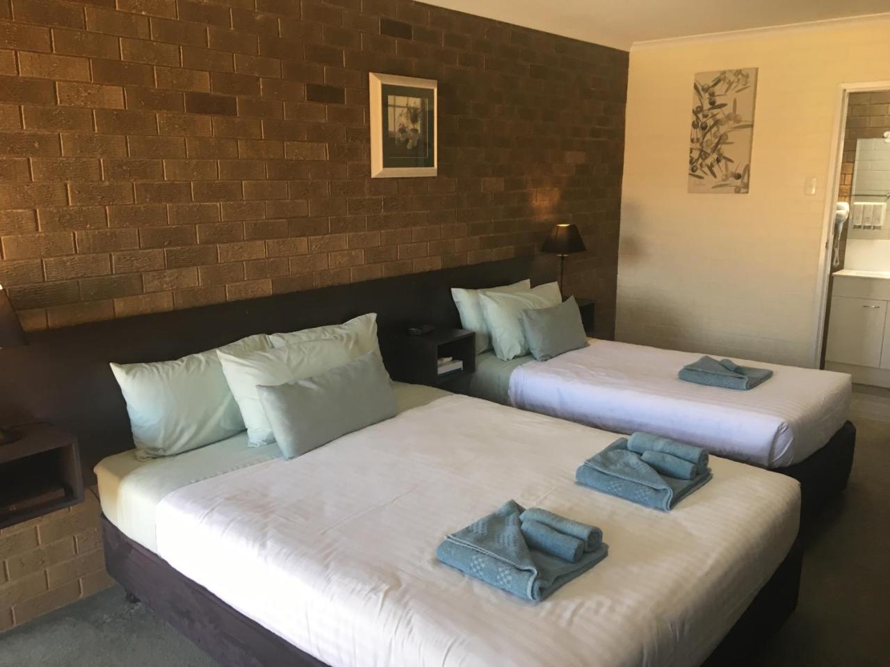 Camellia Motel Narrandera Bagian luar foto