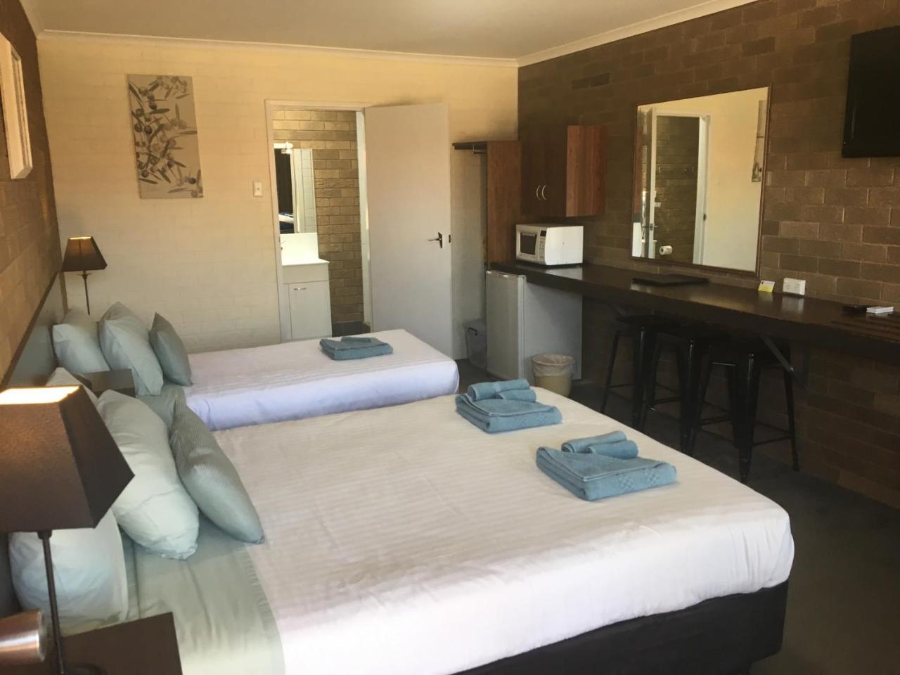 Camellia Motel Narrandera Bagian luar foto